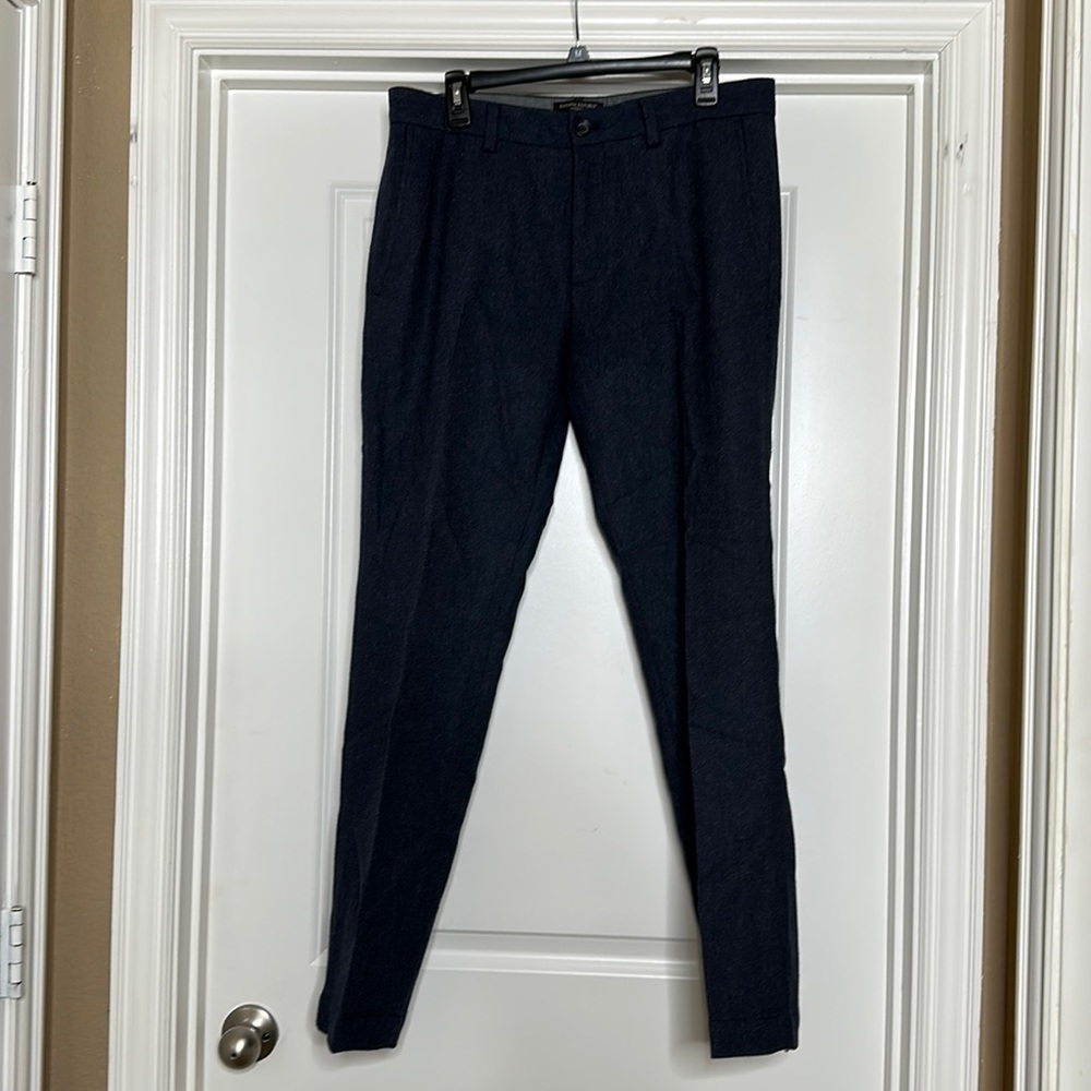 Men’s BR Aiden Pants size 33x32 in the color navy blue